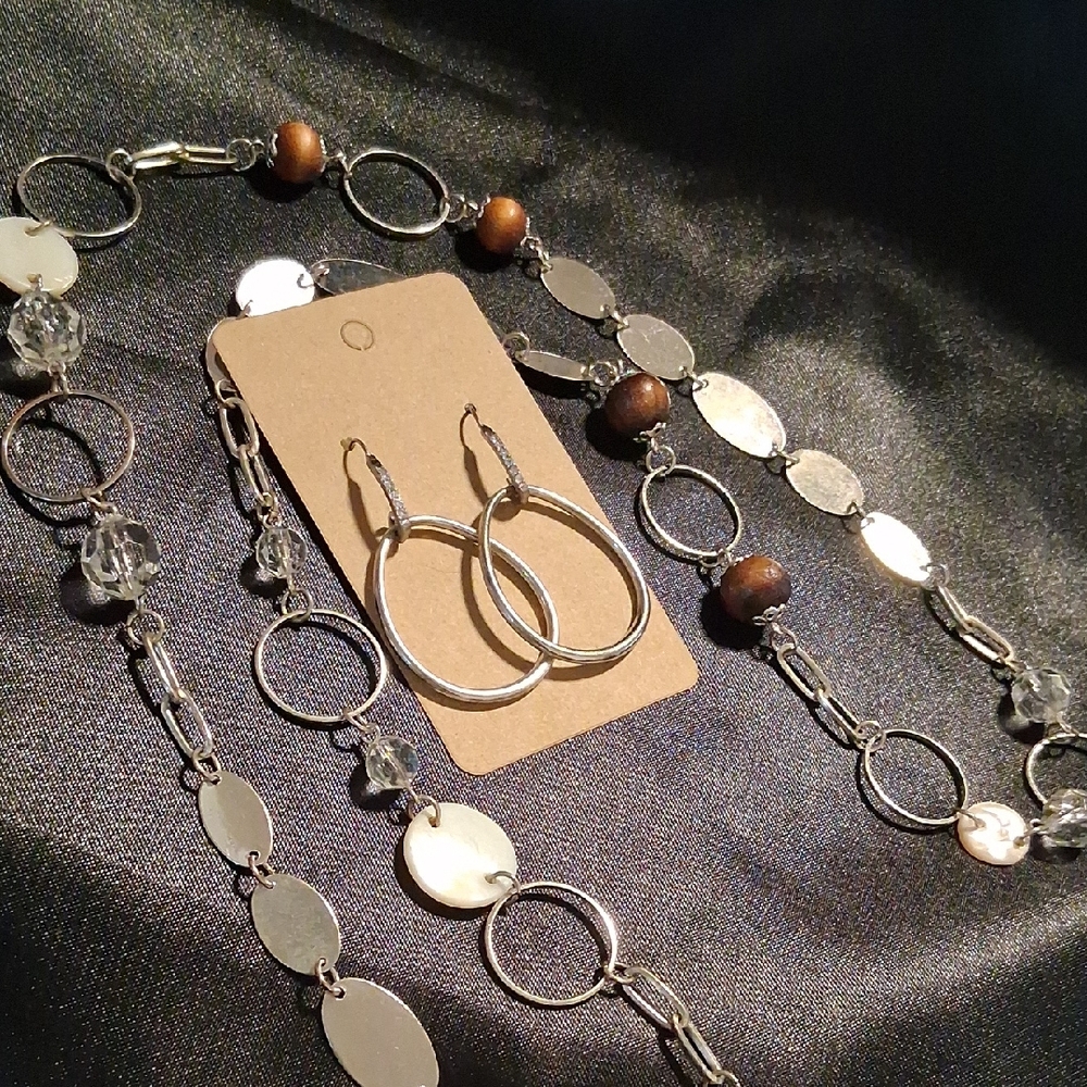 Elegant Silver and Brown Beaded Long Oval Link Necklace With Matching Earrings.